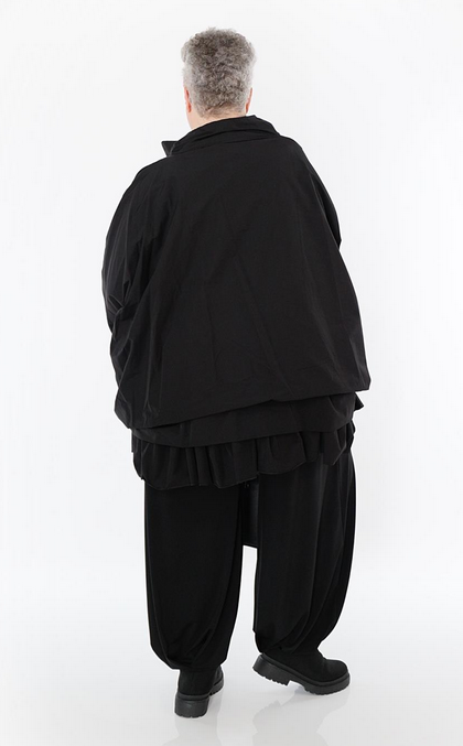 Ganzjahr Jacke in kastiger Form aus feiner Memorytaft Qualität