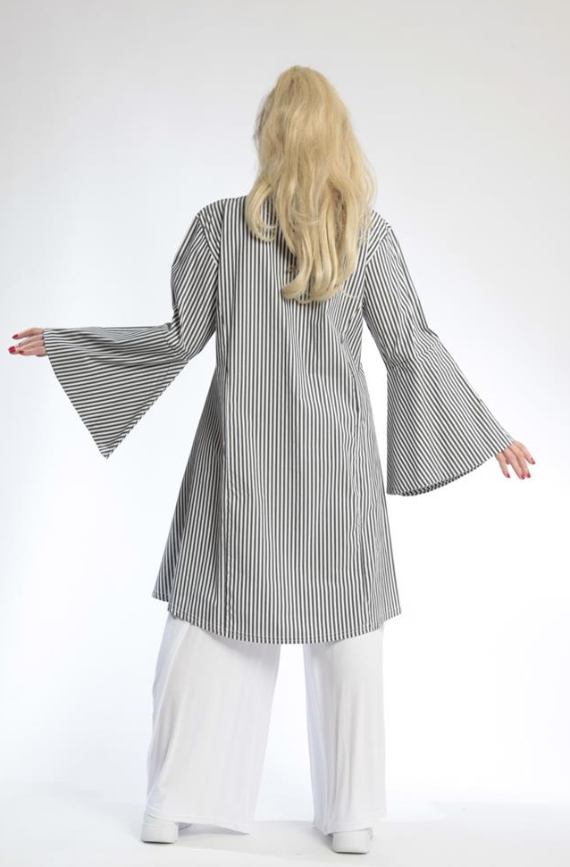 Bluse im Materialmix mit weitem Trompetenärmel - Blouse in a material mix with wide trumpet sleeves