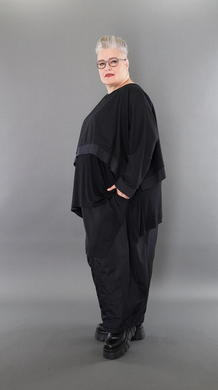 Ganzjahr Überwurf in kastiger Form aus feiner Jacquard Qualität