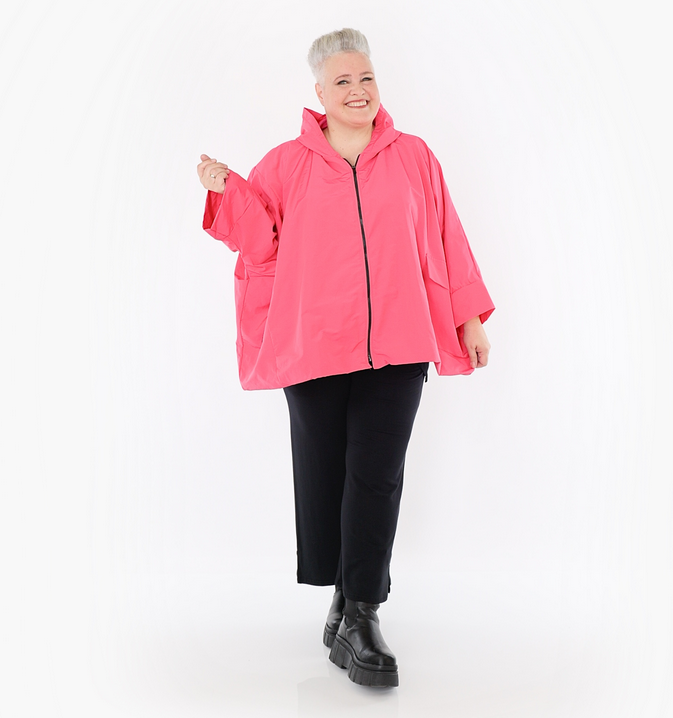 NEU Ganzjahr Jacke in kastiger Form aus feiner Memorytaft Qualität