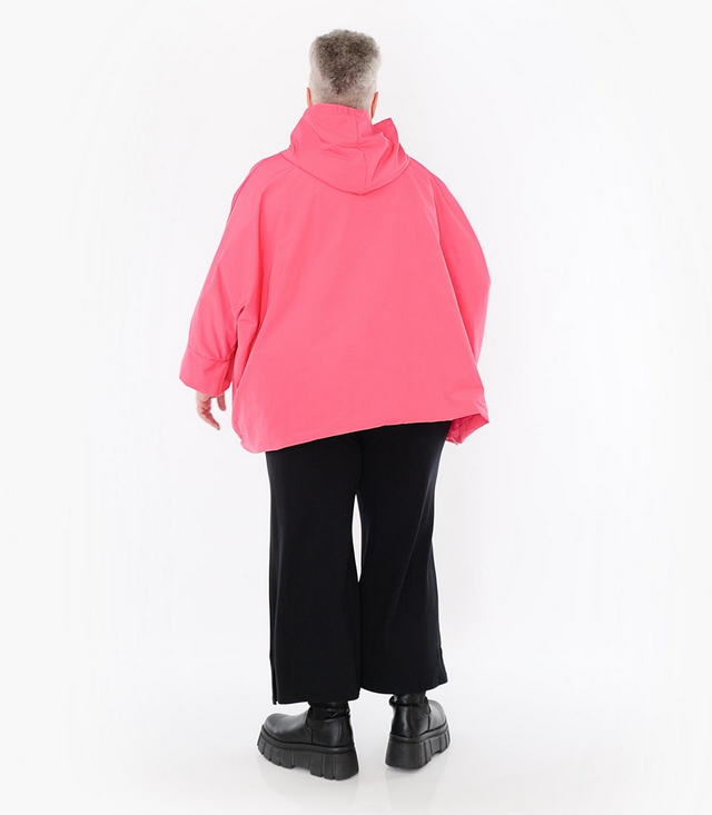 NEU Ganzjahr Jacke in kastiger Form aus feiner Memorytaft Qualität