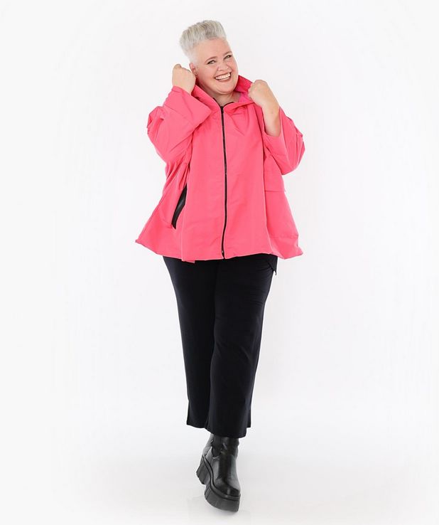 NEU Ganzjahr Jacke in kastiger Form aus feiner Memorytaft Qualität