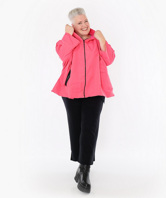 NEU Ganzjahr Jacke in kastiger Form aus feiner Memorytaft Qualität