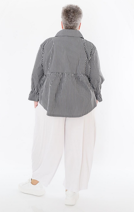Sommer Bluse in gerundeter Form aus feiner Popeline Qualität in 2 Farben