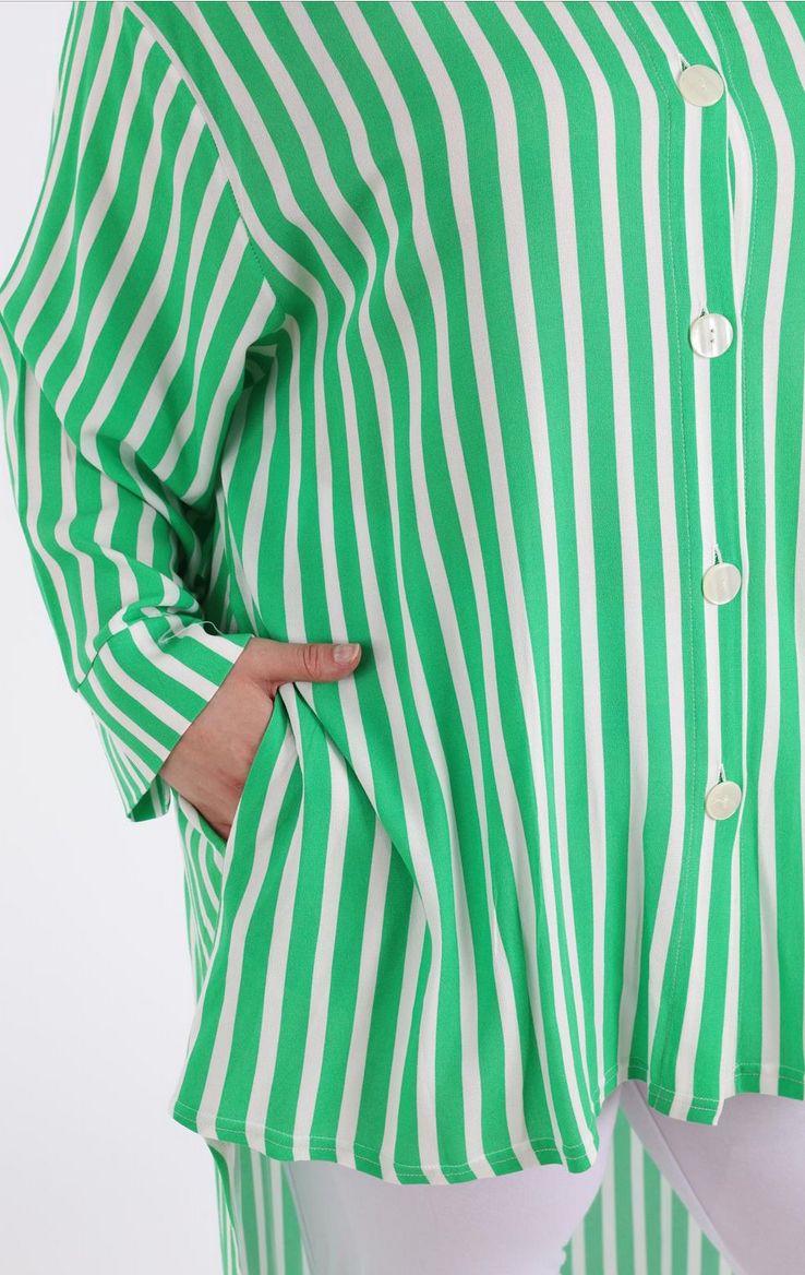 Sommer Bluse in Vokuhila Form aus leichter Krepp Qualität in verschiedenen Farben