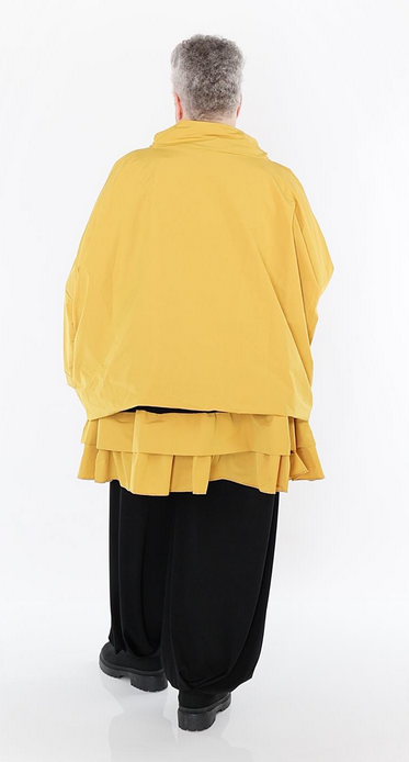 Ganzjahr Jacke in kastiger Form aus feiner Memorytaft Qualität