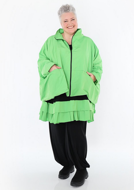 Ganzjahr Jacke in kastiger Form aus feiner Memorytaft Qualität