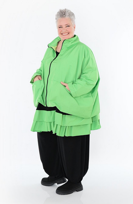 Ganzjahr Jacke in kastiger Form aus feiner Memorytaft Qualität