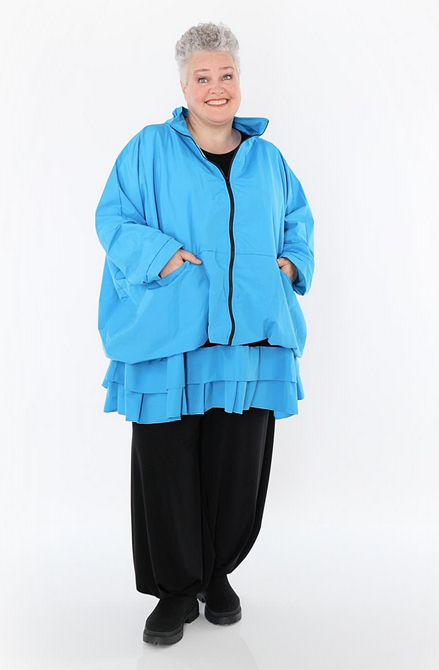 Ganzjahr Jacke in kastiger Form aus feiner Memorytaft Qualität