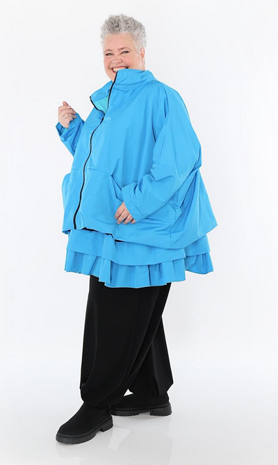 Ganzjahr Jacke in kastiger Form aus feiner Memorytaft Qualität