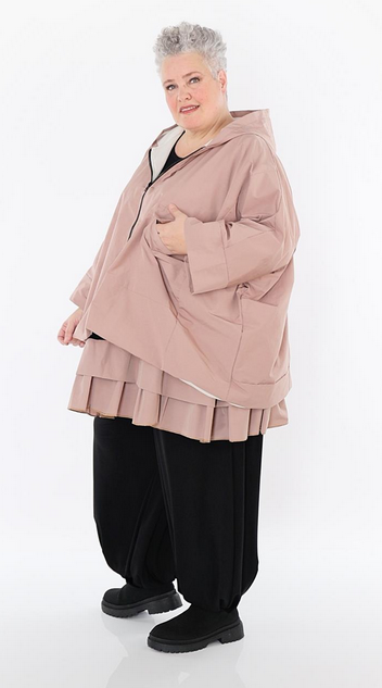 Ganzjahr Jacke in kastiger Form aus feiner Memorytaft Qualität in verschiedenen Farben