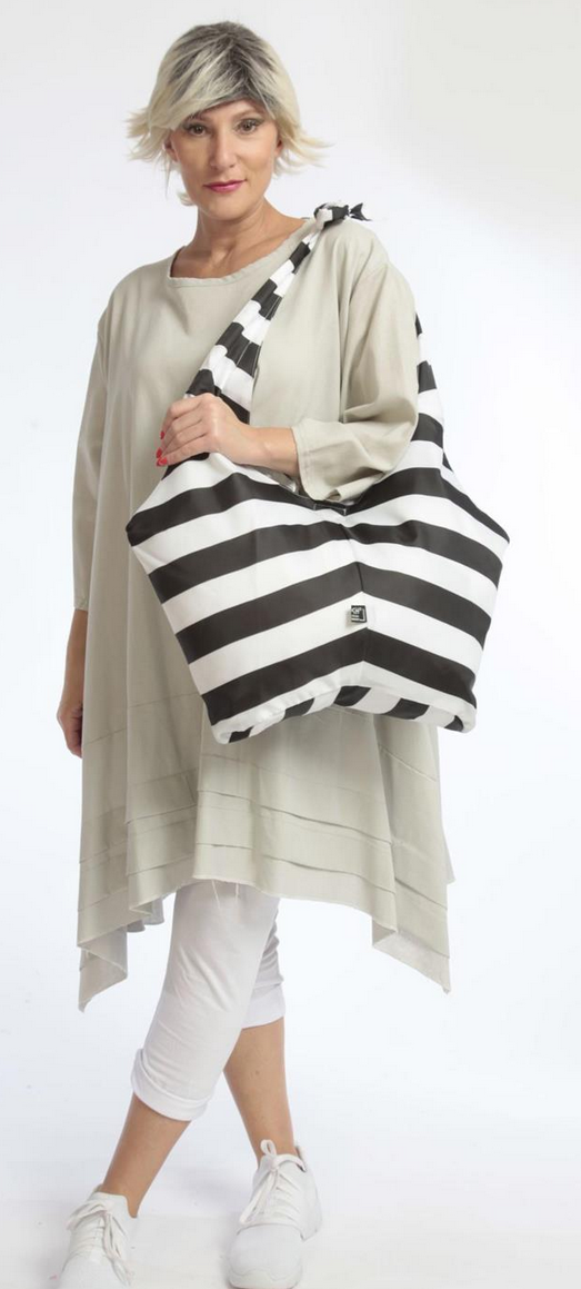 Große Tasche aus Memorytaft - Large pocket made of memory taffeta