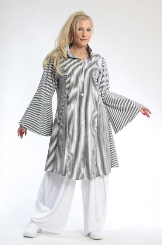 Bluse im Materialmix mit weitem Trompetenärmel - Blouse in a material mix with wide trumpet sleeves