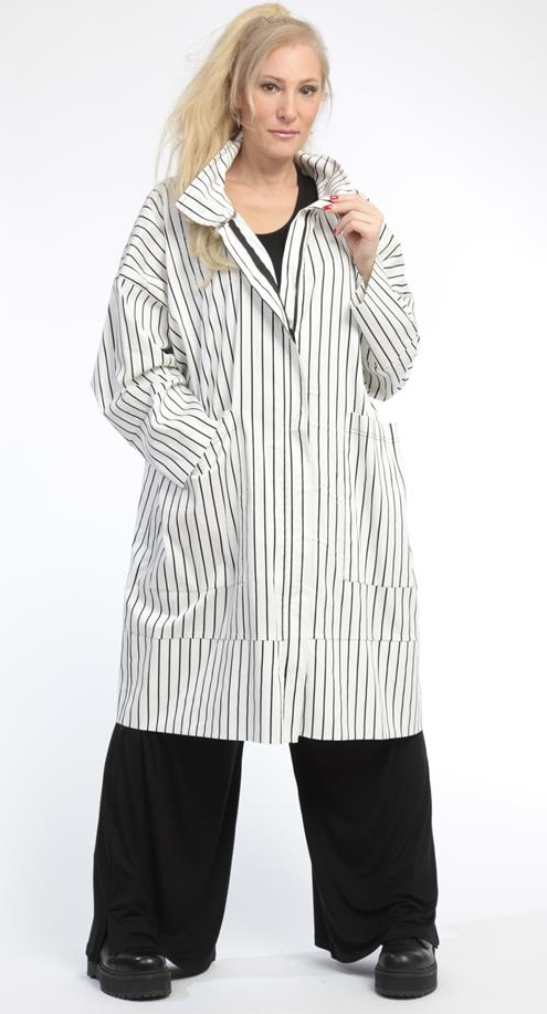Gerade geschnittene Jacke in einem Materialmix - Straight-cut jacket in a material mix