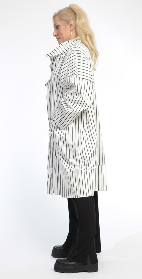 Gerade geschnittene Jacke in einem Materialmix - Straight-cut jacket in a material mix
