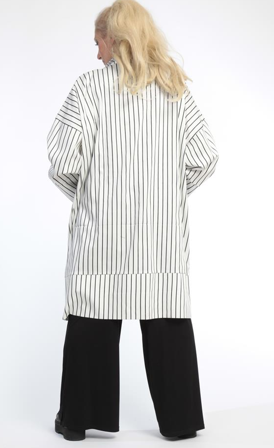 Gerade geschnittene Jacke in einem Materialmix - Straight-cut jacket in a material mix