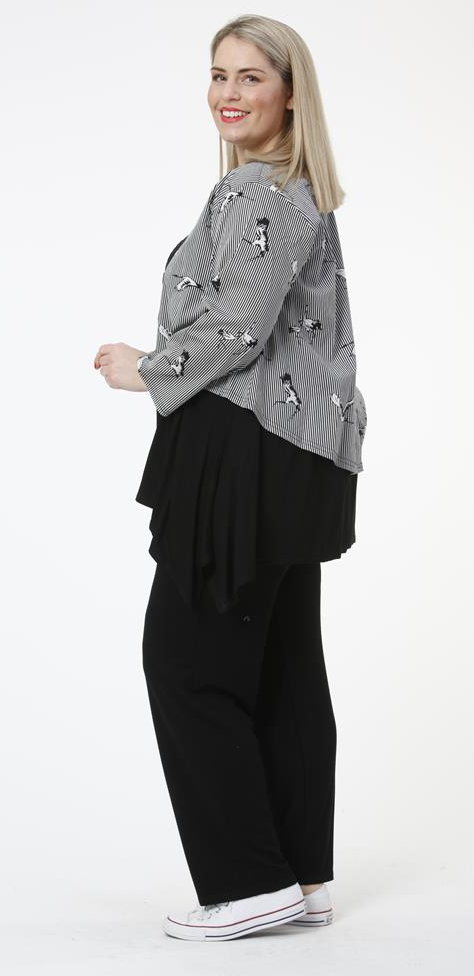 Kurzes Jäckchen aus weichem Baumwollmaterial - Short jacket made of soft cotton fabrics