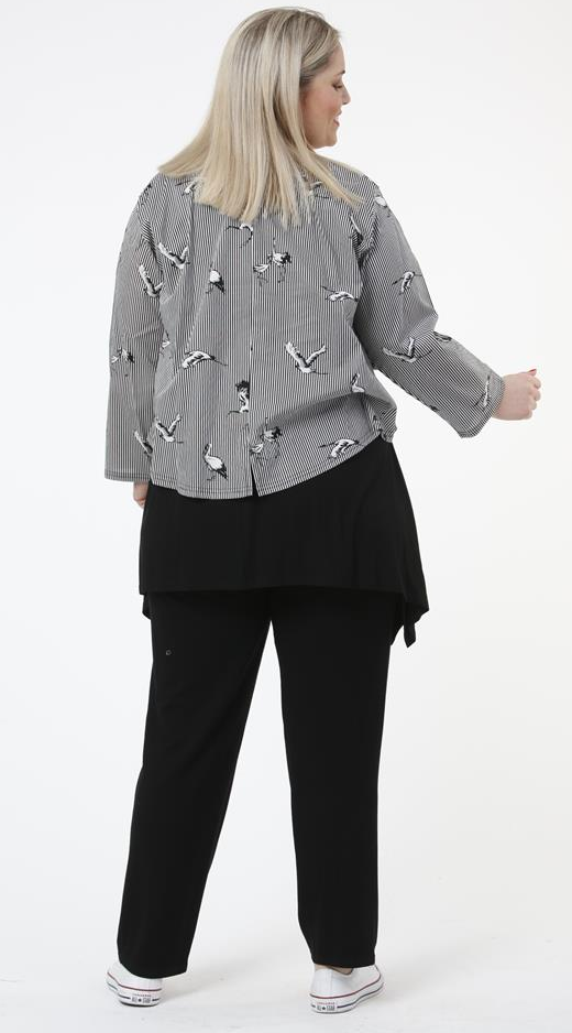 Kurzes Jäckchen aus weichem Baumwollmaterial - Short jacket made of soft cotton fabrics
