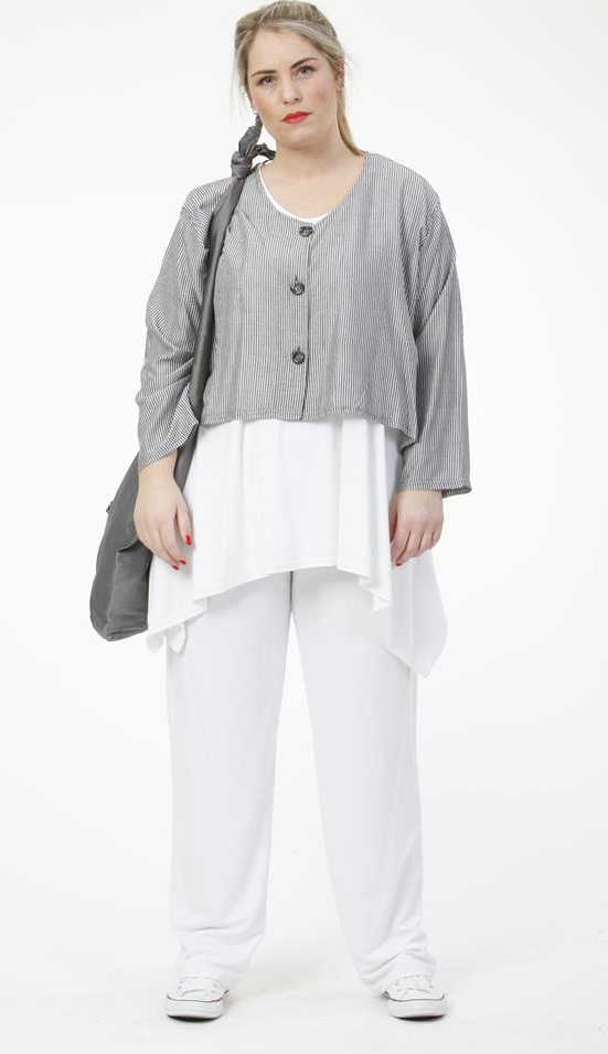 Kurzes Jäckchen aus weichem Baumwollmaterial - Short jacket made of soft cotton fabricsKopie)