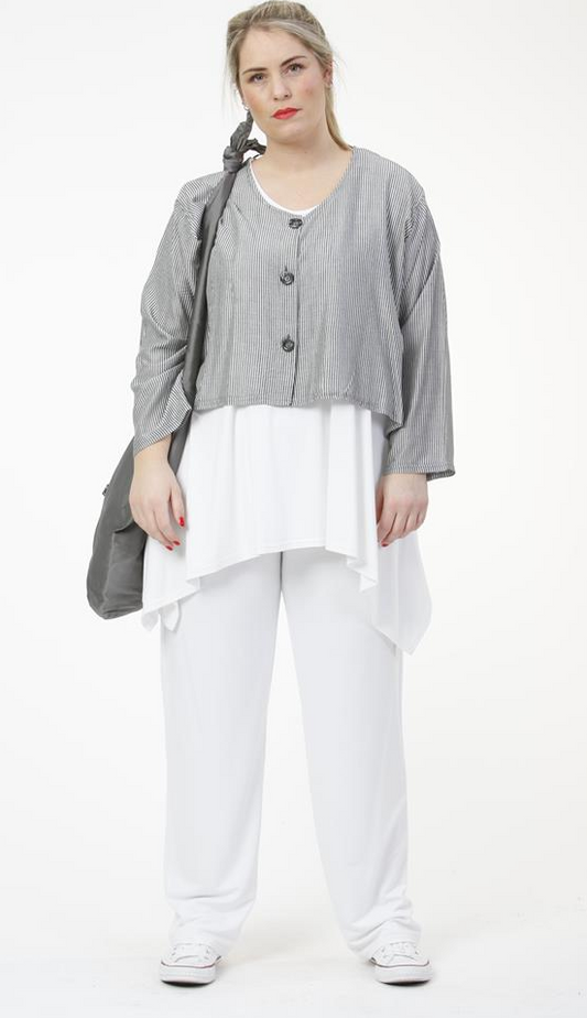 Kurzes Jäckchen aus weichem Baumwollmaterial - Short jacket made of soft cotton fabricsKopie)