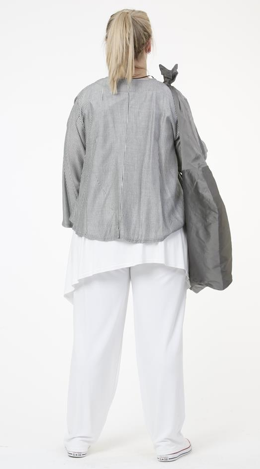 Kurzes Jäckchen aus weichem Baumwollmaterial - Short jacket made of soft cotton fabricsKopie)