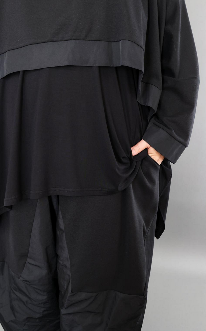 Ganzjahr Überwurf in kastiger Form aus feiner Jacquard Qualität