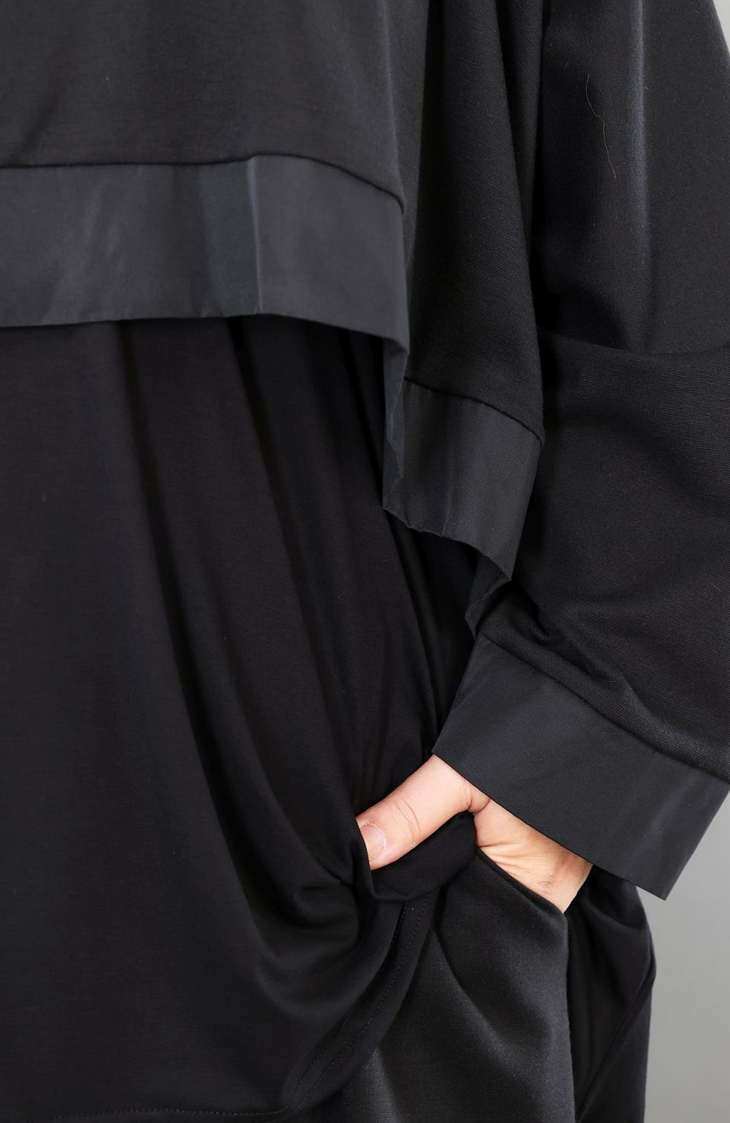 Ganzjahr Überwurf in kastiger Form aus feiner Jacquard Qualität