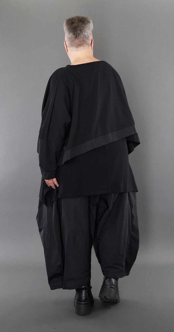 Ganzjahr Überwurf in kastiger Form aus feiner Jacquard Qualität