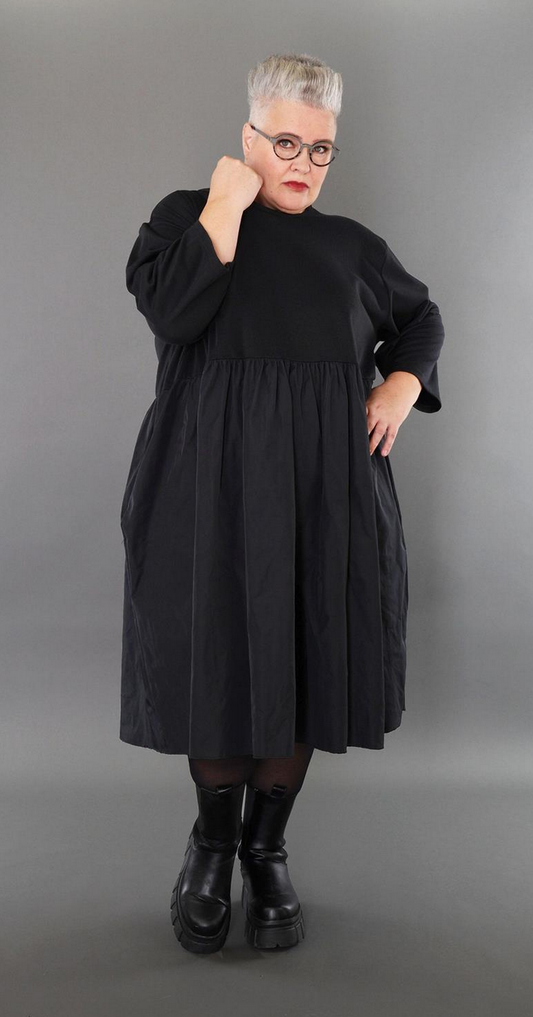 Ganzjahr Kleid in Ballon Form aus feiner Jacquard Qualität