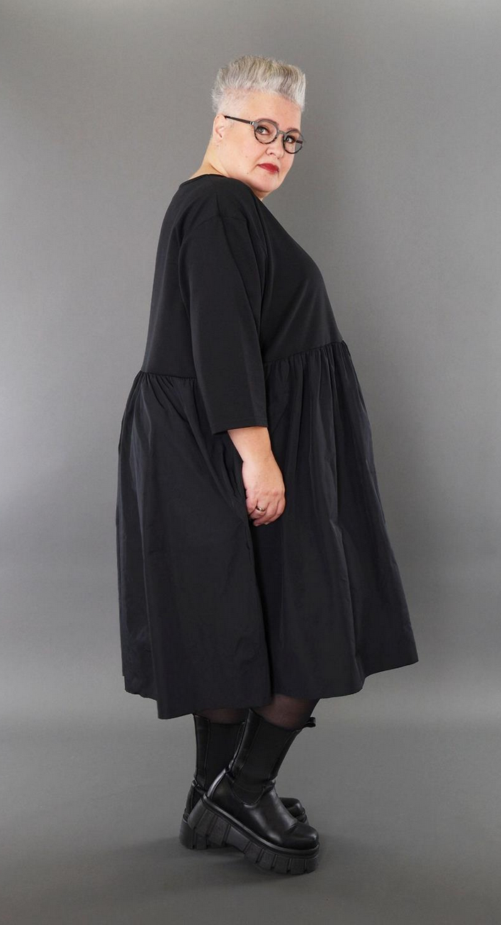 Ganzjahr Kleid in Ballon Form aus feiner Jacquard Qualität