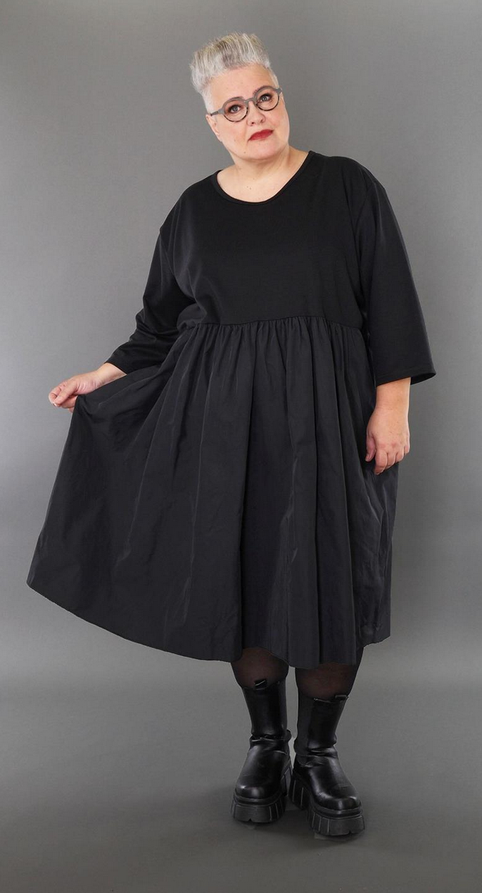 Ganzjahr Kleid in Ballon Form aus feiner Jacquard Qualität