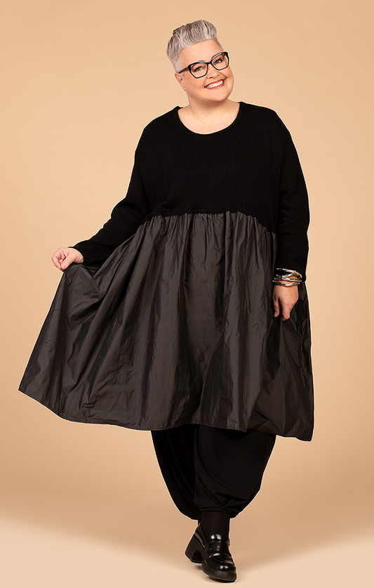 Übergangs Kleid in Ballon Form aus weicher Strick Qualität