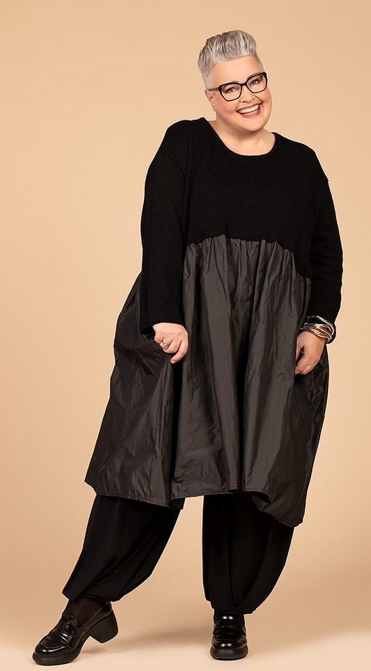 Übergangs Kleid in Ballon Form aus weicher Strick Qualität