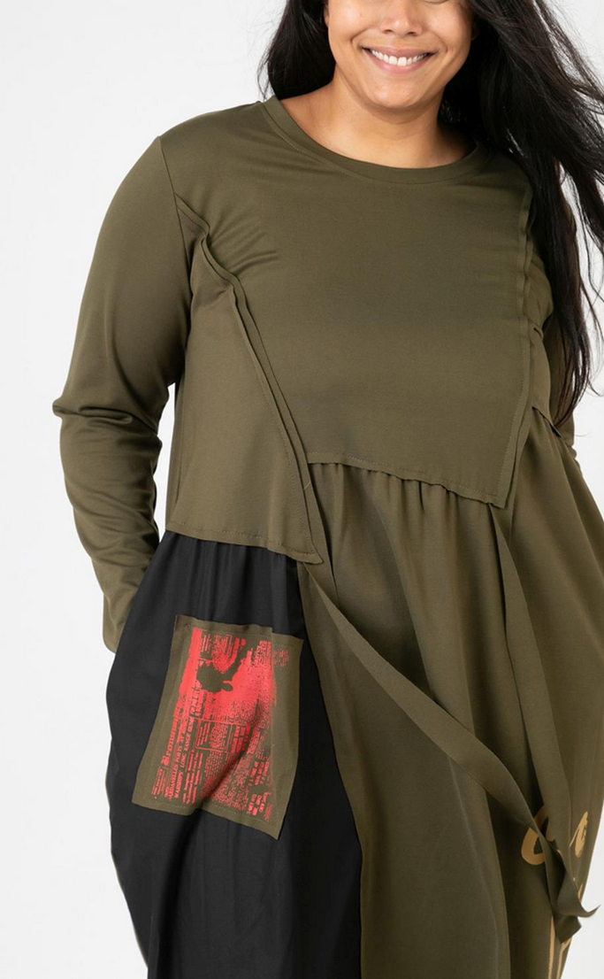 Medi Kleid mit Appliaktionen in 2 Farben