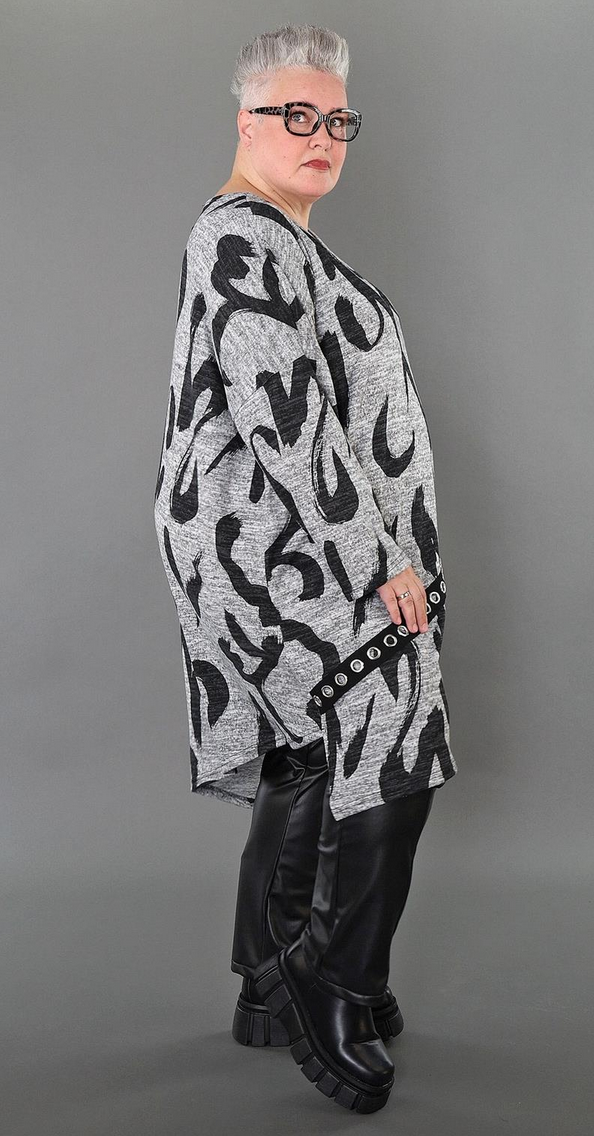 NEU Übergangs Big Shirt in asymmetrischer Form aus weicher Feinstrick Qualität