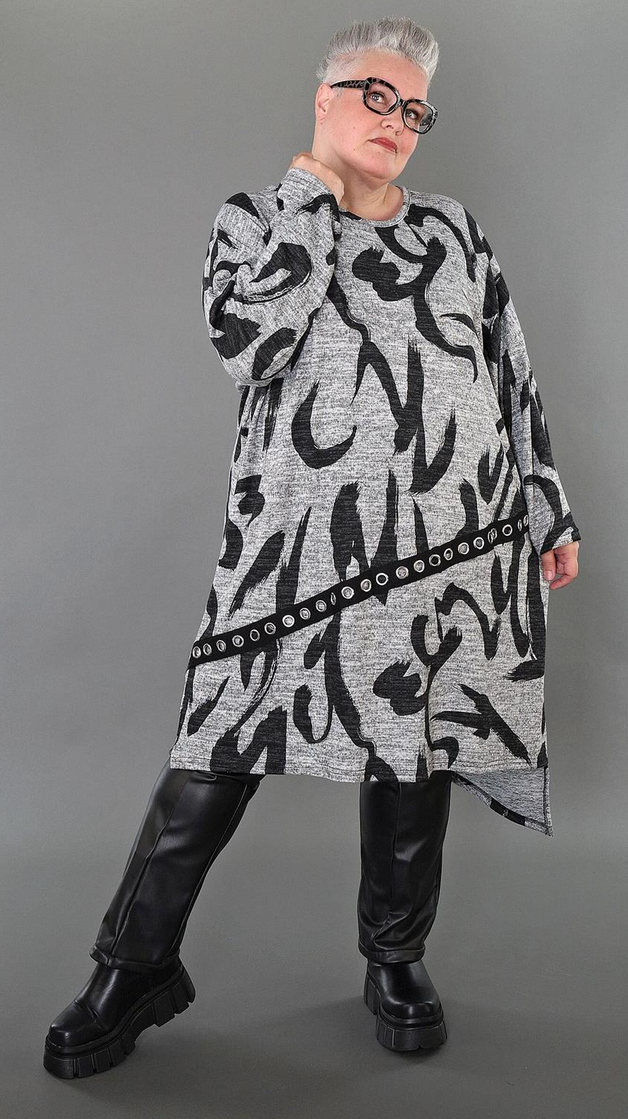 NEU Übergangs Big Shirt in asymmetrischer Form aus weicher Feinstrick Qualität