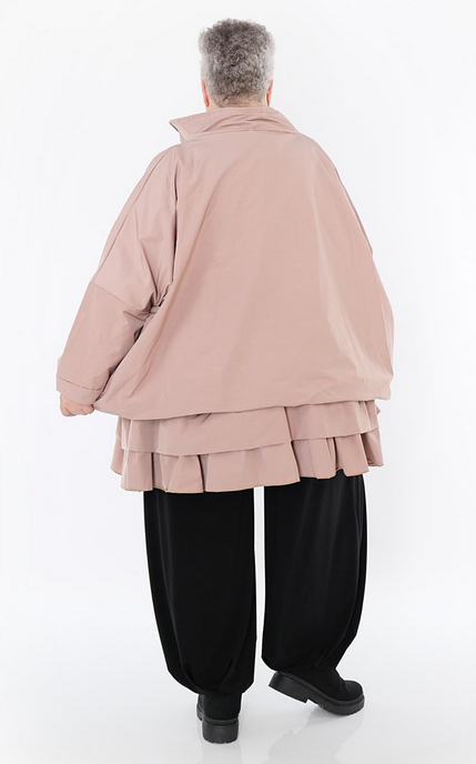 Ganzjahr Jacke in kastiger Form aus feiner Memorytaft Qualität