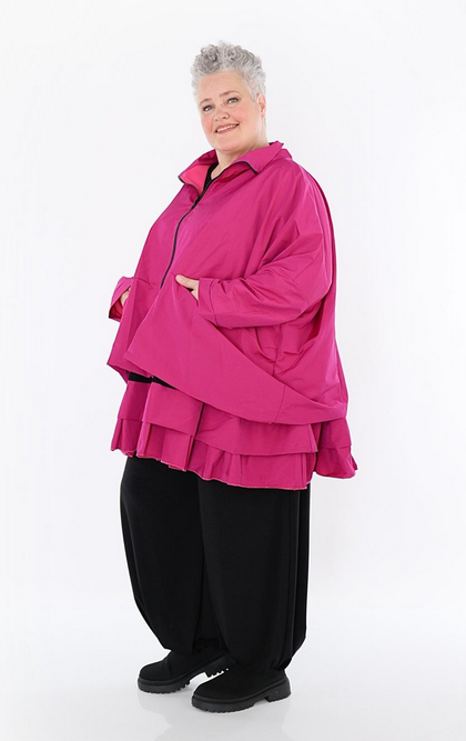 Ganzjahr Jacke in kastiger Form aus feiner Memorytaft Qualität