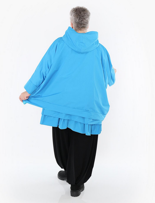 Ganzjahr Jacke in kastiger Form aus feiner Memorytaft Qualität in verschiedenen Farben