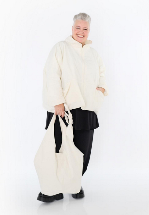 NEU Ganzjahr Jacke in kastiger Form aus feiner Memorytaft Qualität in 3 Farben