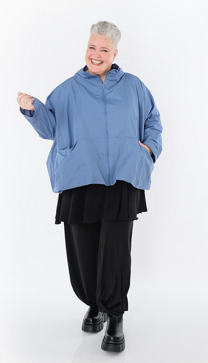 NEU Ganzjahr Jacke in kastiger Form aus feiner Memorytaft Qualität in 3 Farben